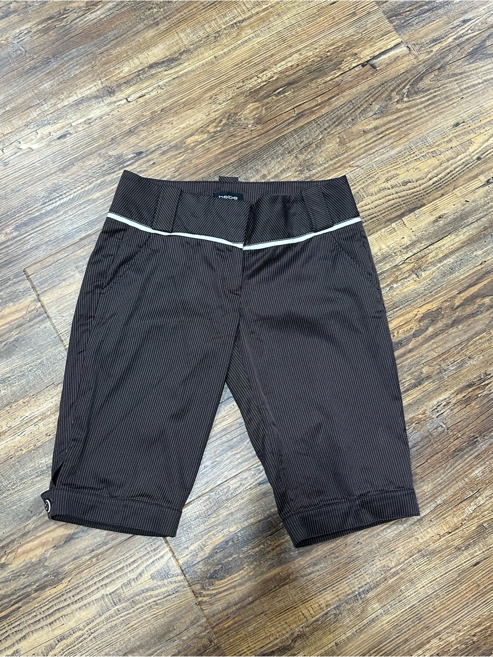 VTG Bebe Y2K Pinstripe Bermuda Shorts Sz6 Brown White Cuffed City Office Siren☕️